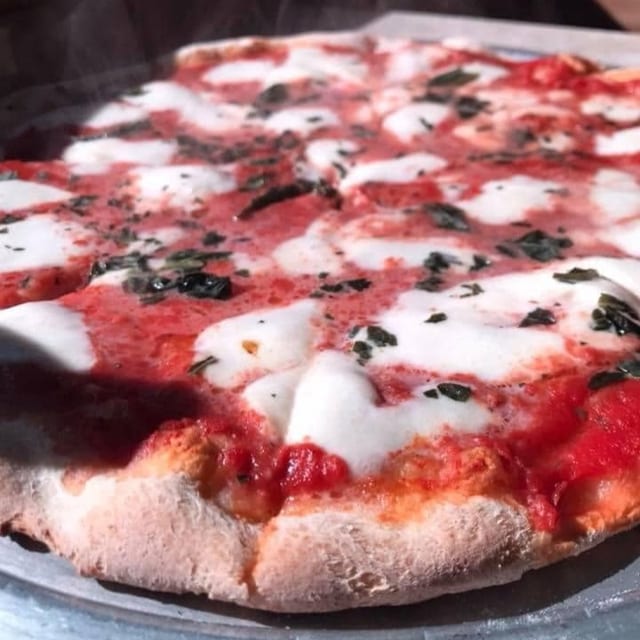 16" Large Margherita Pizza.
