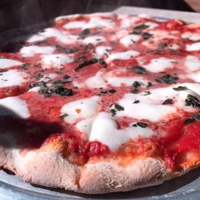 14" Medium Margherita Pizza.