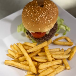 8oz CHEESEBURGER WITH FRIES